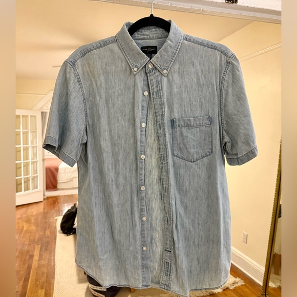 Club Monaco Light Blue Denim Short Sleeve Button Down (small) - Picture 1 of 3